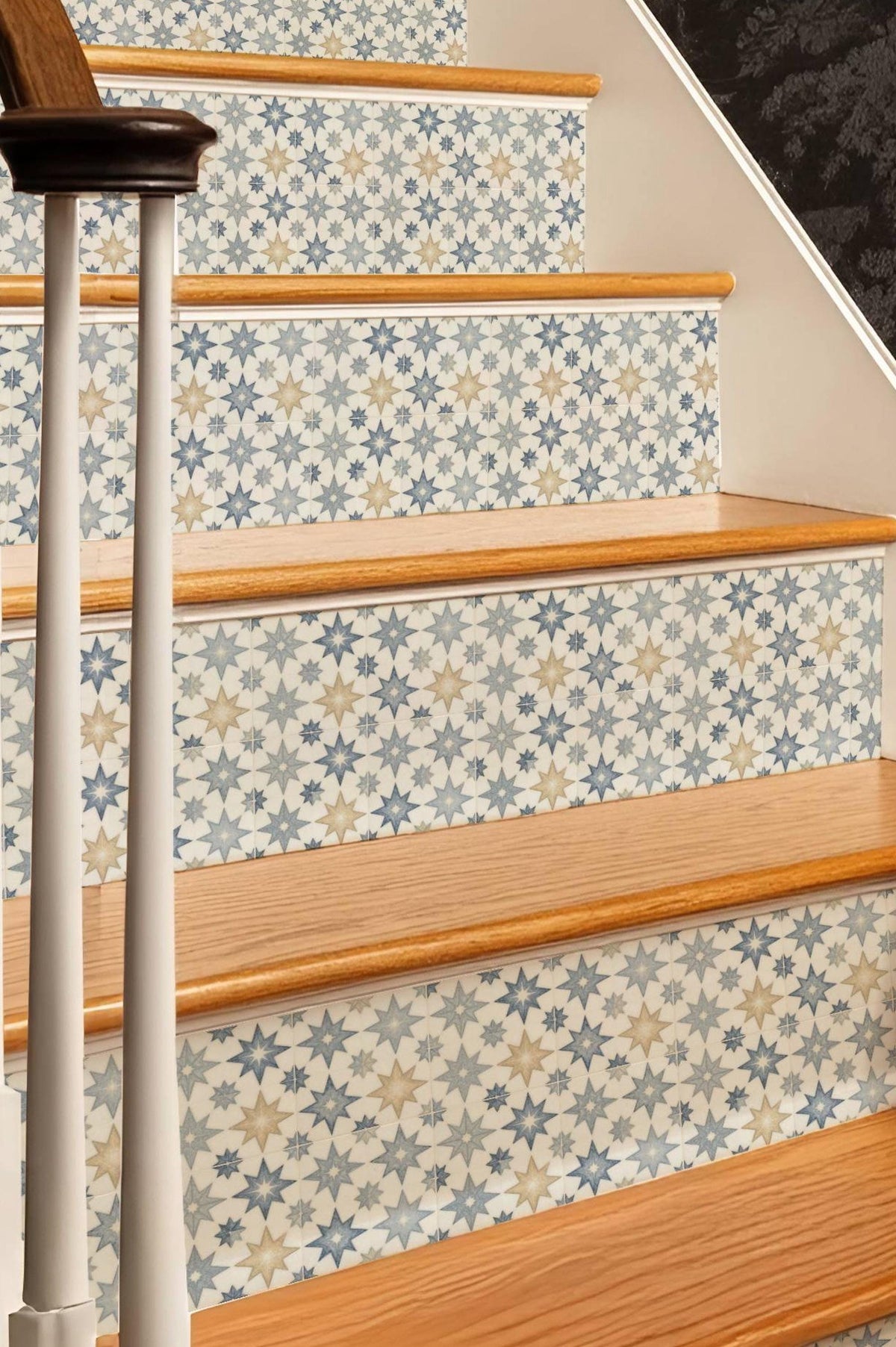 Use the product images to check pattern scale. Screen colors can vary.