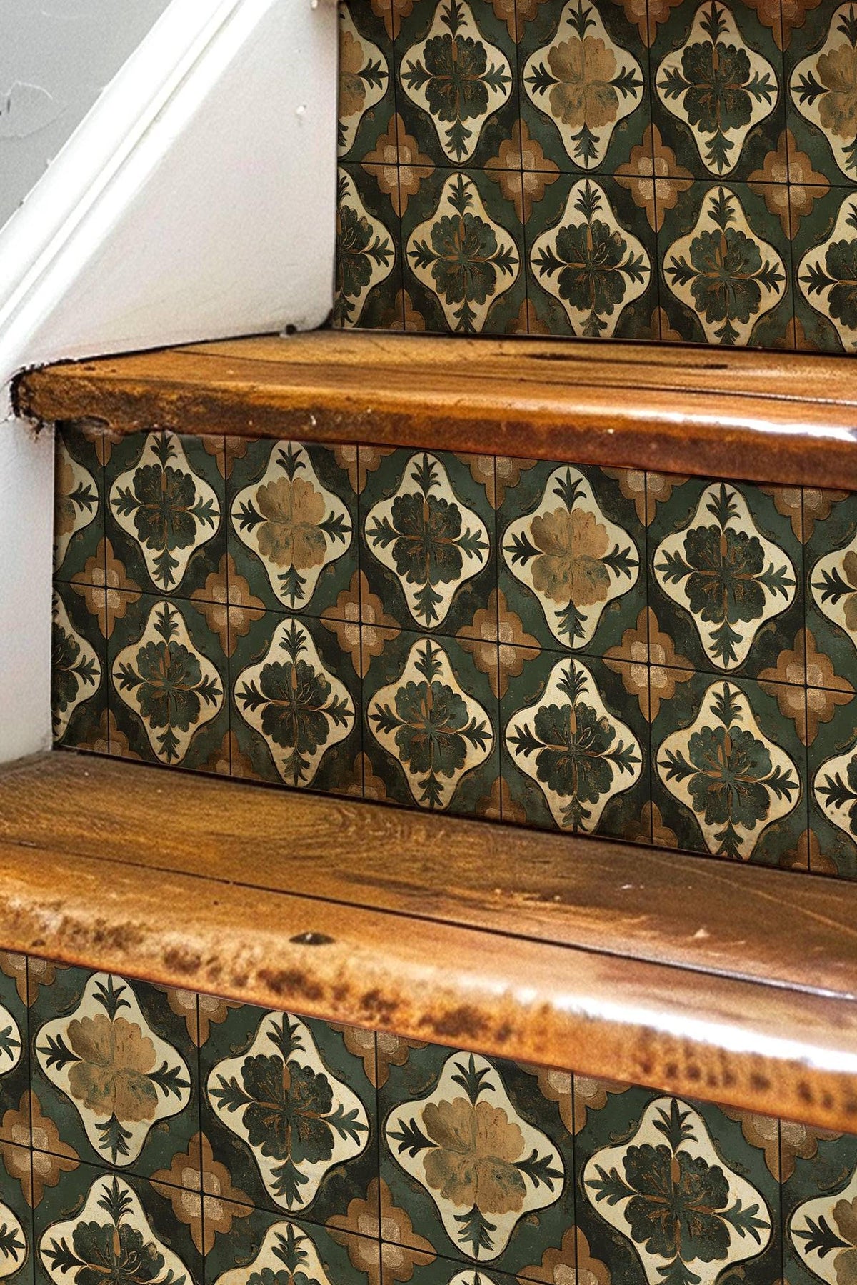 Use the product images to check pattern scale. Screen colors can vary.