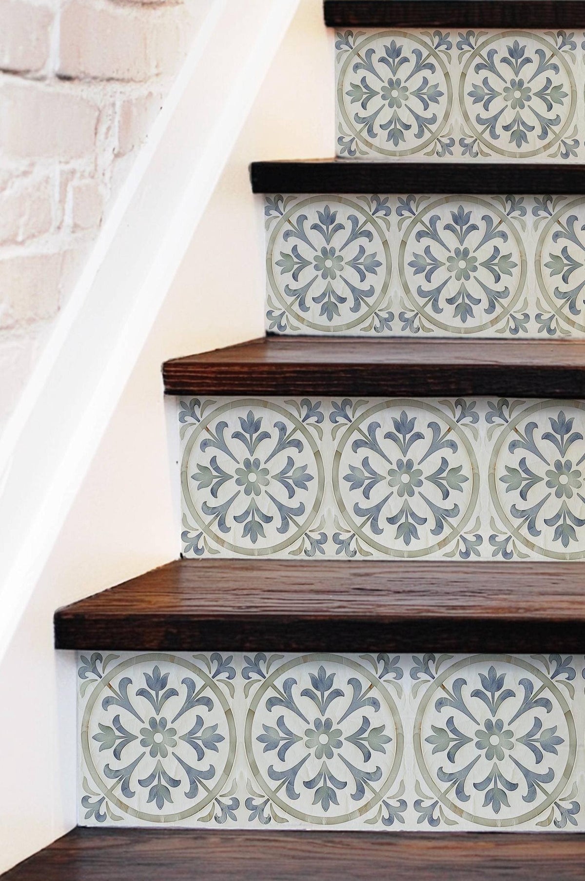 Use the product images to check pattern scale. Screen colors can vary.