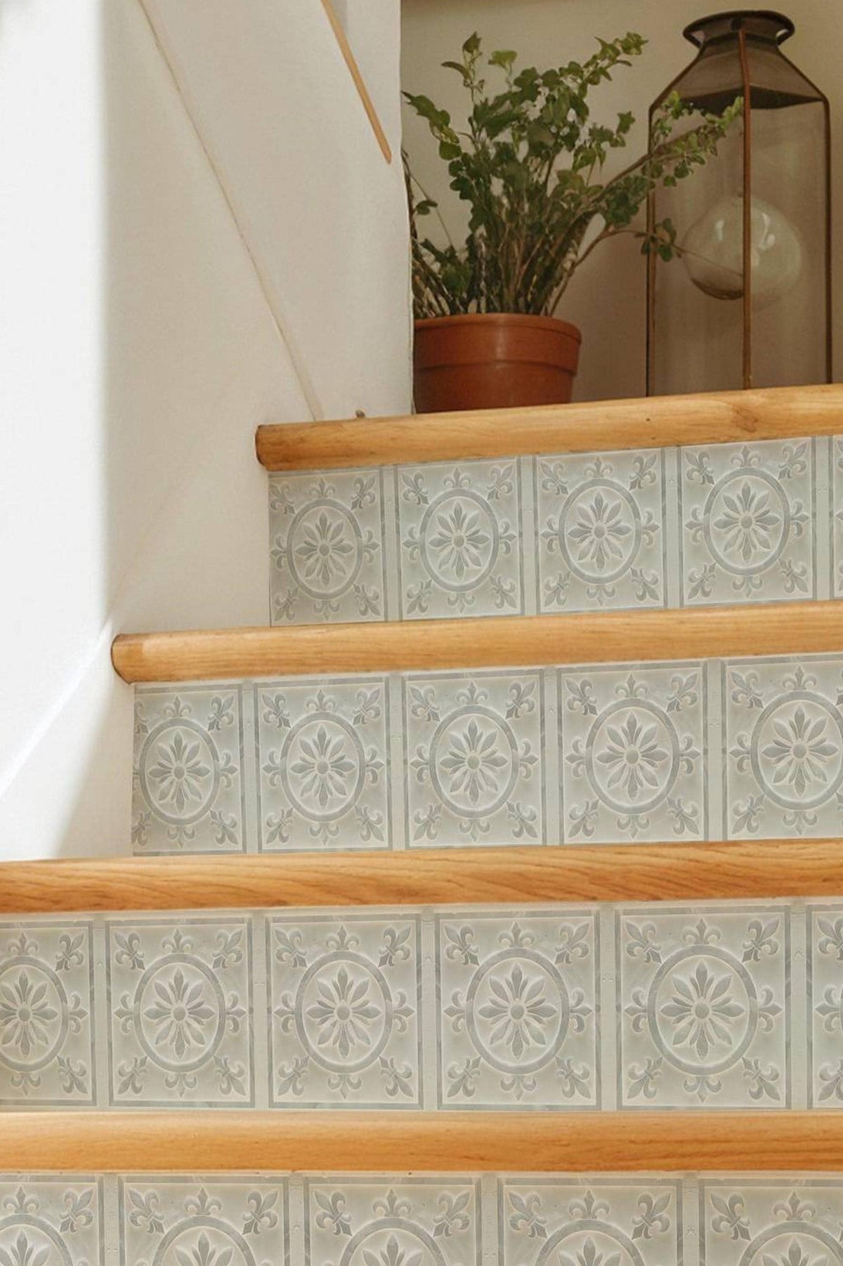 Use the product images to check pattern scale. Screen colors can vary.