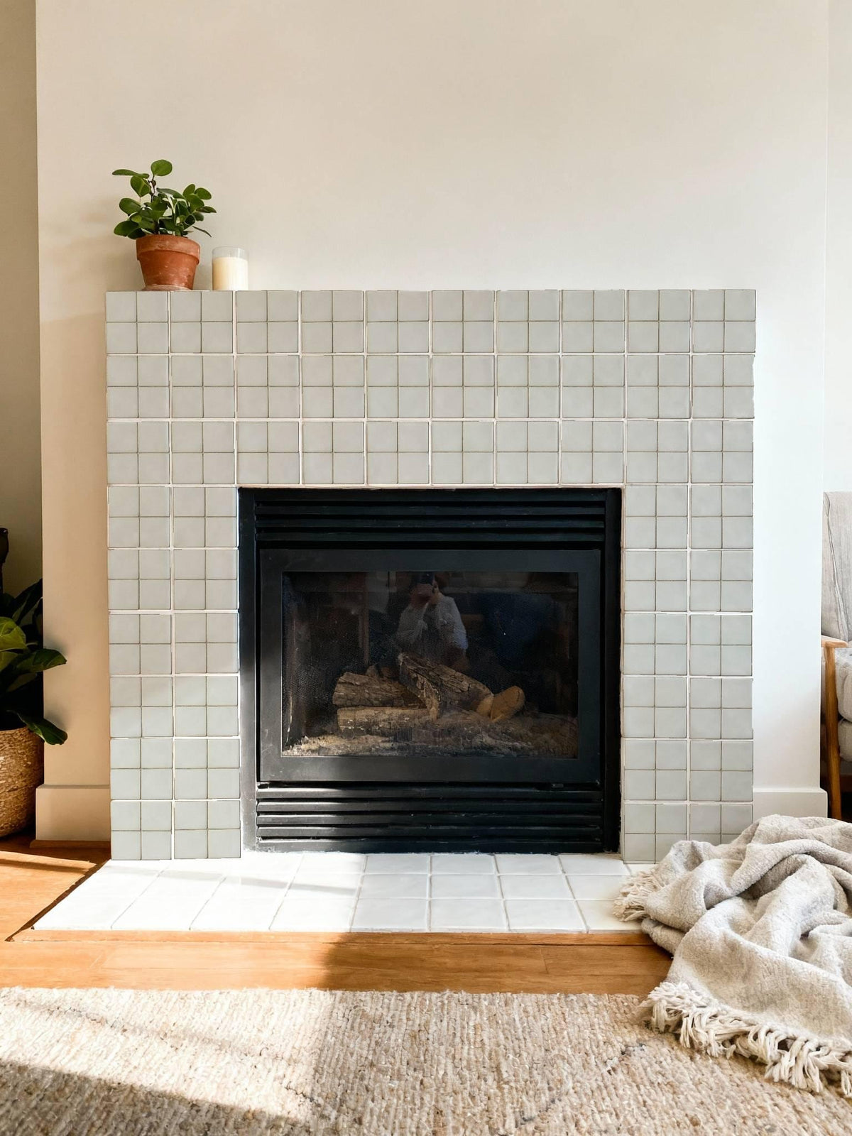 Minimalist Off-White Square Grid peel and stick tile decals, photo 7 of 8