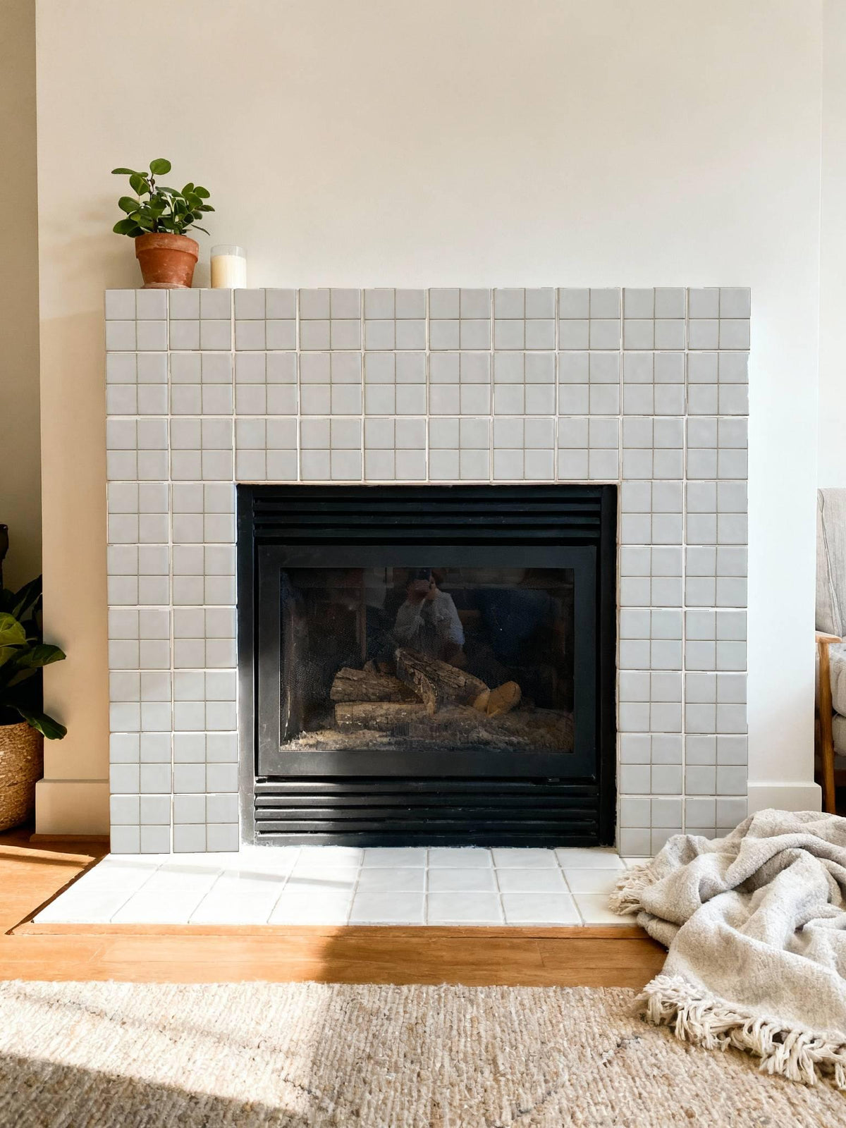 Minimalist Off White Square Grid peel and stick tile decals, photo 7 of 8