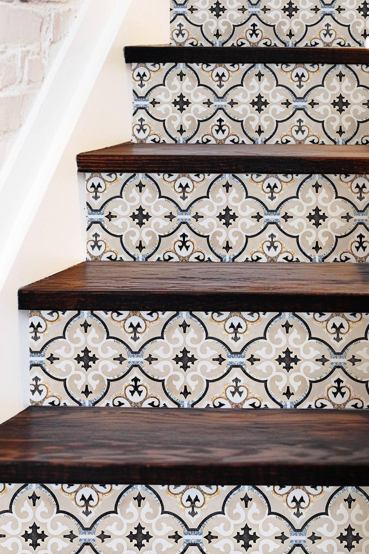 Use the product images to check pattern scale. Screen colors can vary.