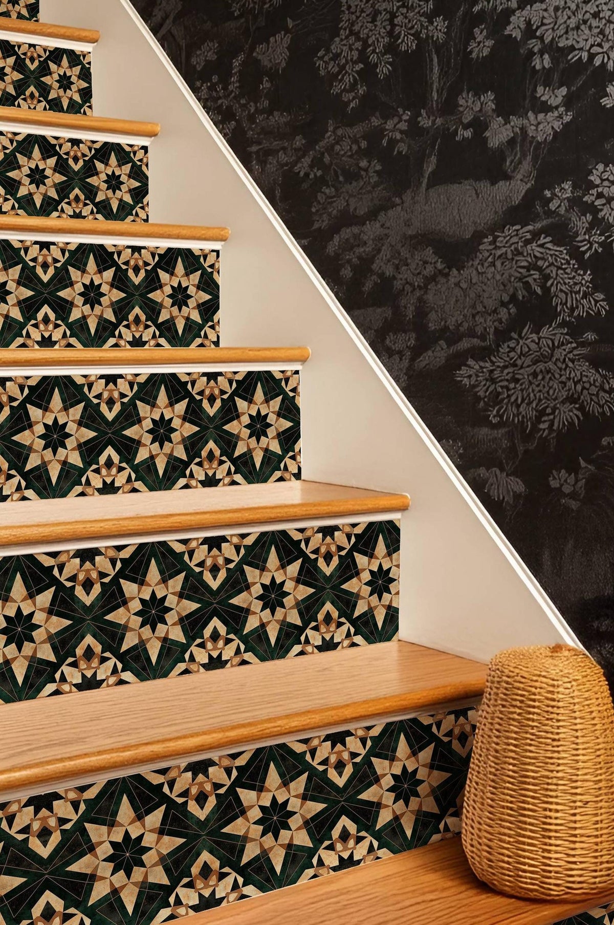 Use the product images to check pattern scale. Screen colors can vary.