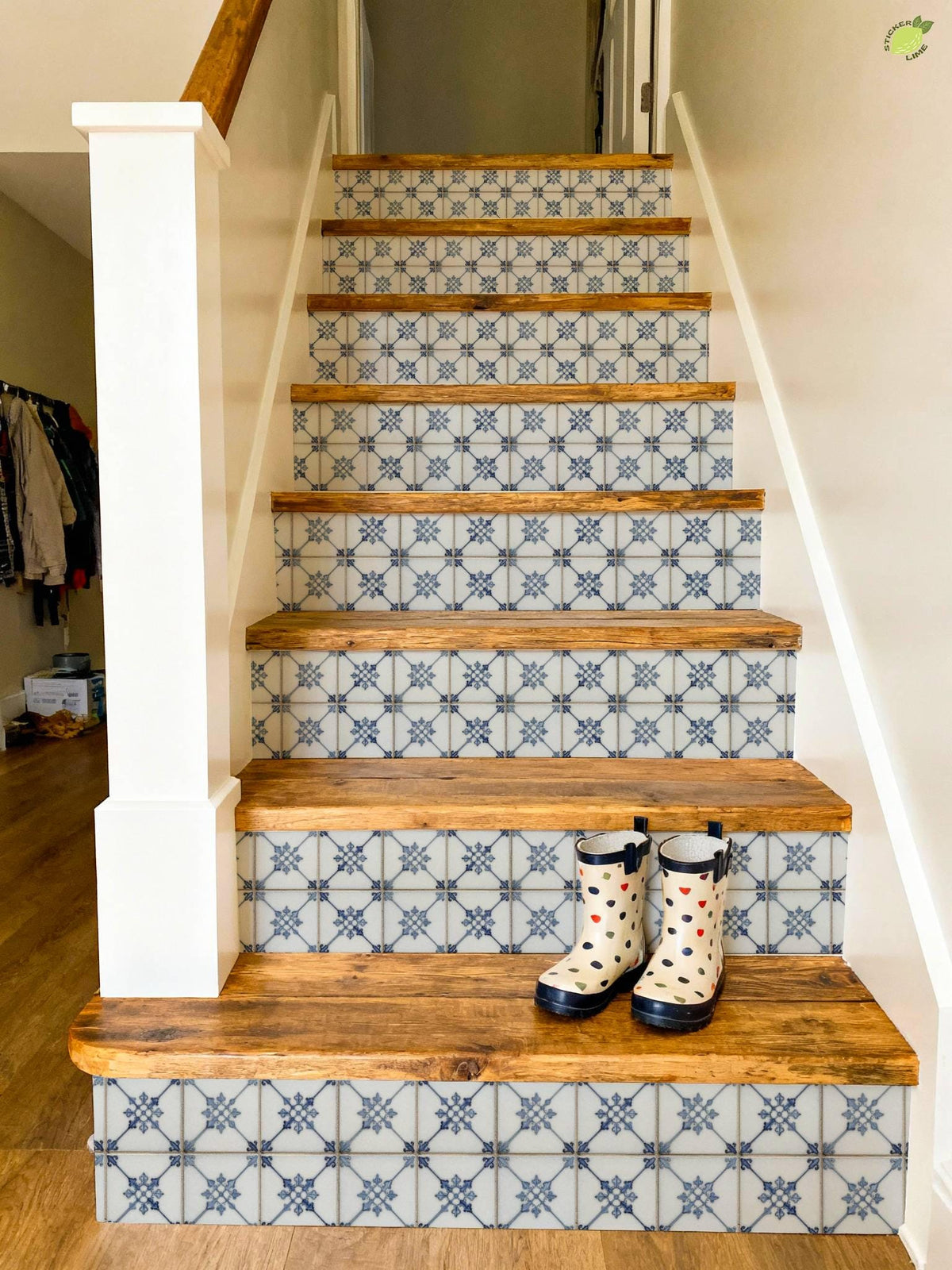 Use the product images to check pattern scale. Screen colors can vary.